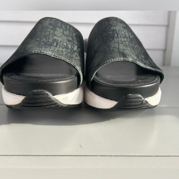 NWOT DKNY Slide In Platform Sandals  Sz 10 - Picture 7 of 12